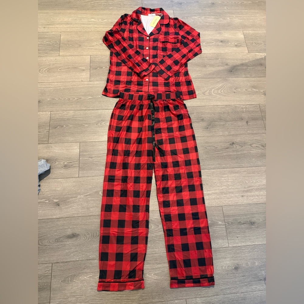 Red and Black Plaid Womens medium Pajamas